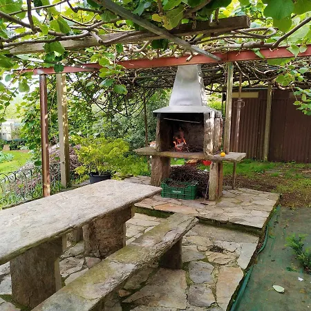 With 2 Bedrooms In With Wonderful Mountain View Enclosed Garden And Wifi 2 Km From The Beach Viveiro