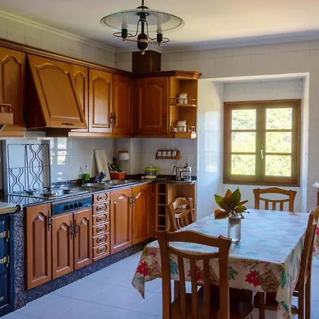 With 2 Bedrooms In With Wonderful Mountain View Enclosed Garden And Wifi 2 Km From The Beach Apartment Viveiro