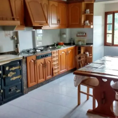 With 2 Bedrooms In With Wonderful Mountain View Enclosed Garden And Wifi 2 Km From The Beach Apartment Viveiro